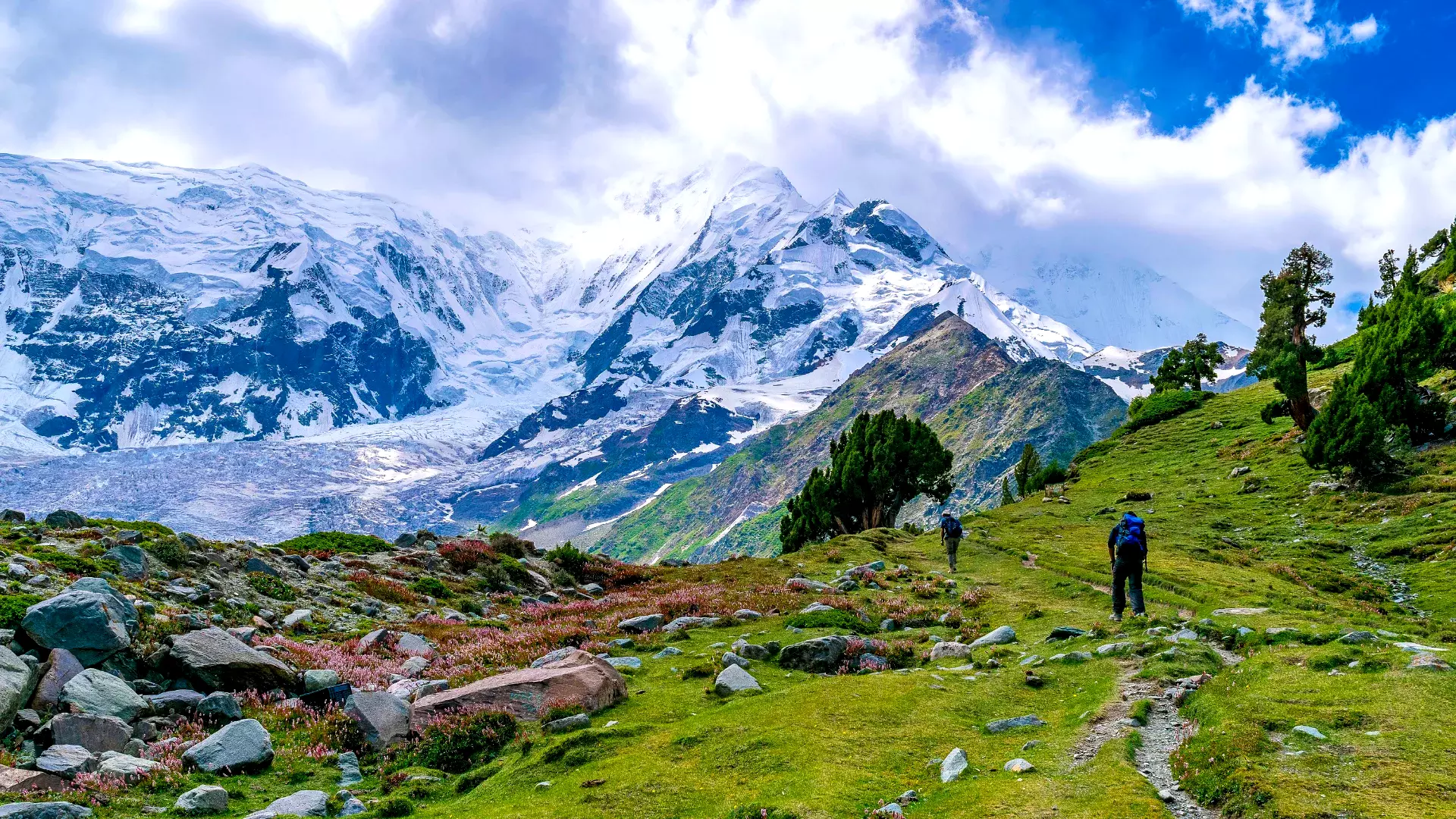 Scenic view of people hiking to Rakaposhi Glacier in Minapin, along the Karakoram Highway, Pakistan.