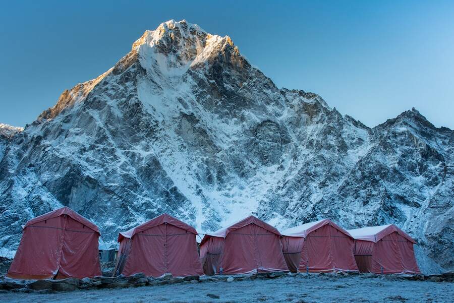 Group climbers bright tents khumbu glacier everest base camp with colorful pr 73740 59 k2 base camp trek