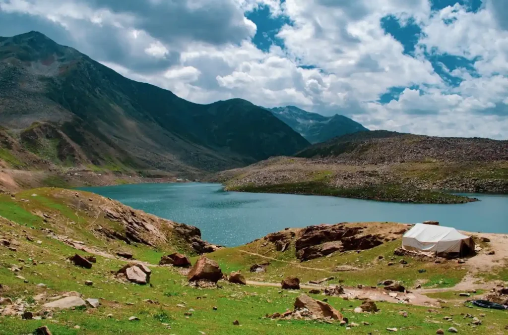 Lulusar lake