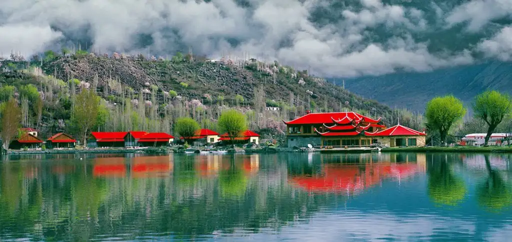 Shangrila-lake